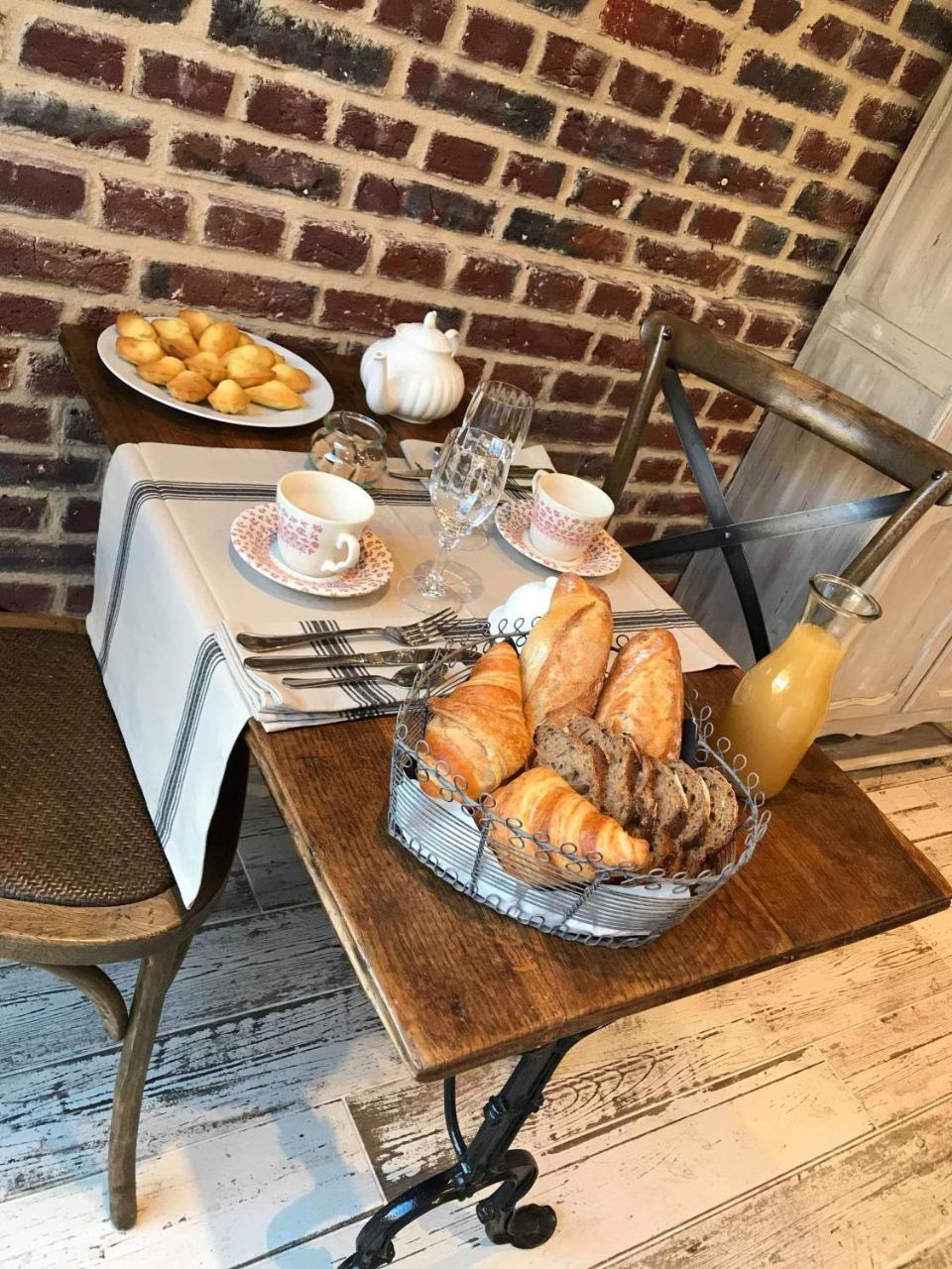 La Parenthese Epicurienne Bed & Breakfast โบเวส์ ภายนอก รูปภาพ